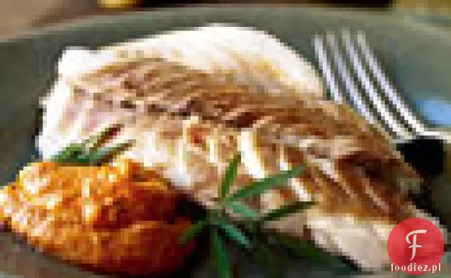 Lucjan Czerwony zapiekany w soli z sosem Romesco