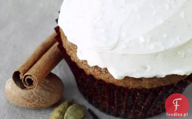 Spiced Chai Latte Cupcakes with Cinnamon Swiss Beza Buttercream