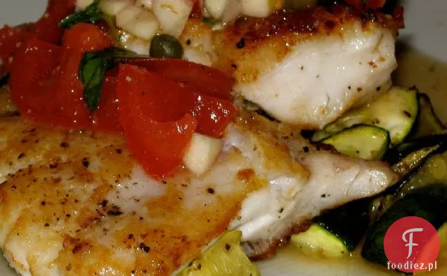 Pan-Pieczone Pacific Rockfish Ze Świeżymi Pomidorami, Kaparami I Czosnkiem