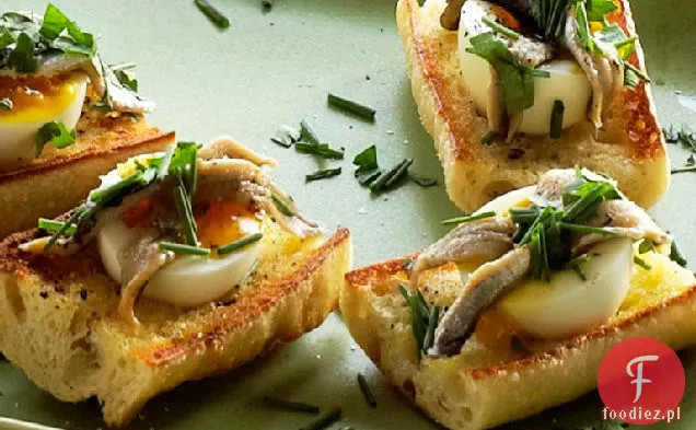 Crostini z jajkiem i Sardelą