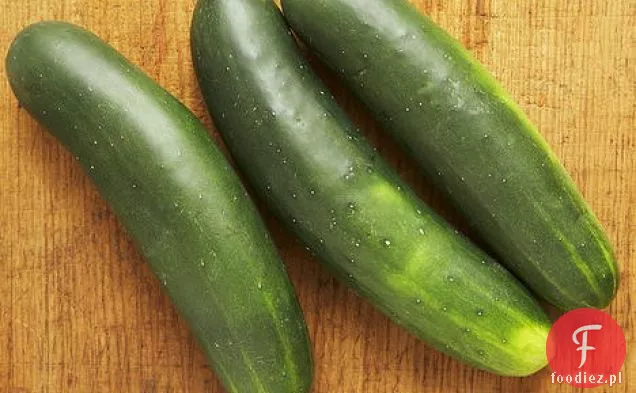 Grillowana miecznik z salsą sałatkową grecką