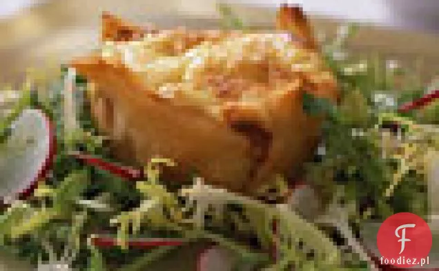 Suflety z koziego sera w filiżankach z sałatką Frisée