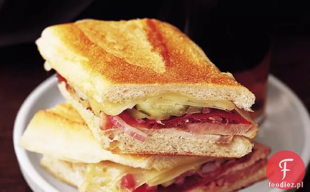 Kubańskie kanapki z pieczoną wieprzowiną z sosem Mojo