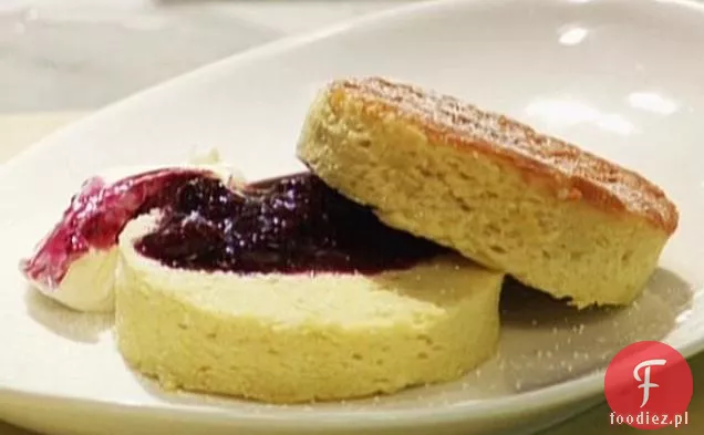 Tort oliwkowy z jagodami i Mascarpone