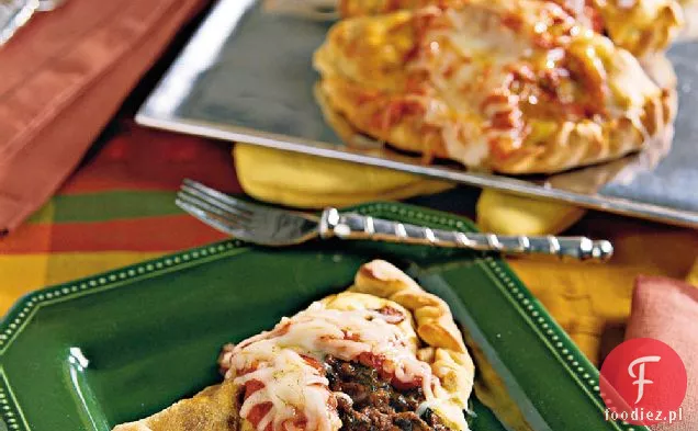 Calzones z włoskim sosem pomidorowym