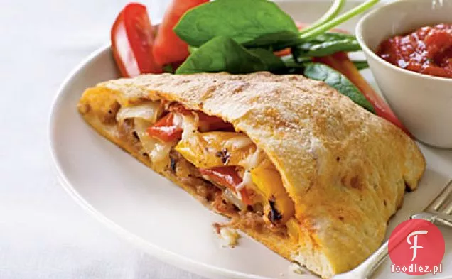 Grillowana papryka, cebula i kiełbasa Calzones
