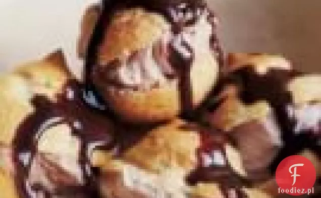 Profiteroles Z Lodami I Sosem Czekoladowym