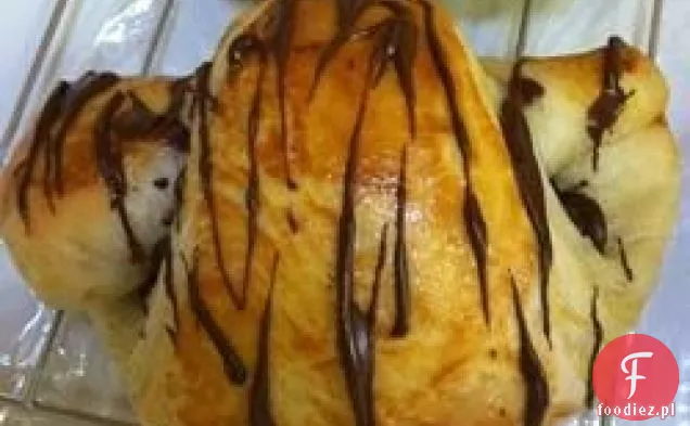 Pain Au Chocolat (rogalik z nadzieniem czekoladowym)