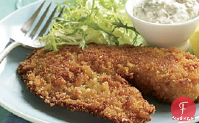 Chrupiąca Tilapia Panierowana Z Klasycznym Sosem Tatarskim
