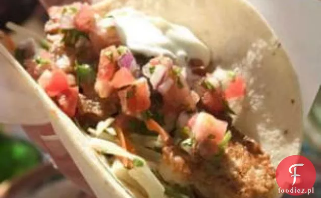 Taco rybne z pomidorami i salsą z awokado