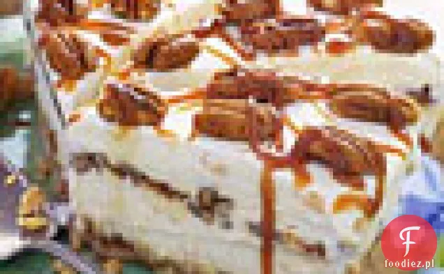 Ciasto brzoskwiniowo-orzechowe z sosem karmelowym