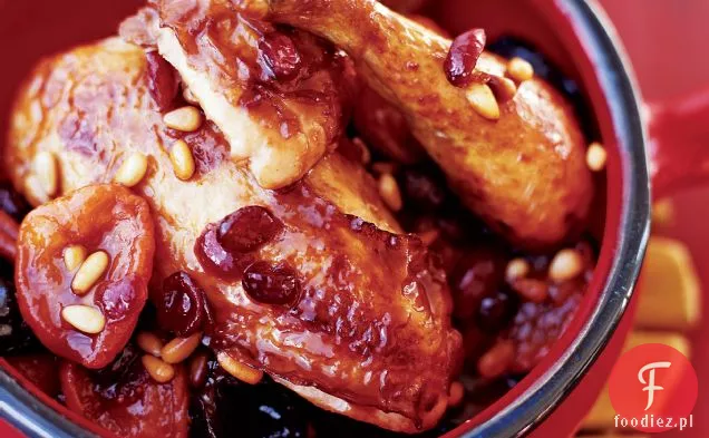 Kurczak z suszonymi owocami i orzeszkami piniowymi