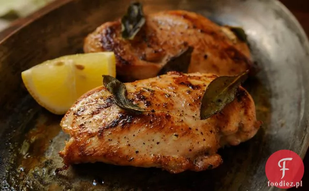 Pierś Z Kurczaka Ze Świeżą Szałwią