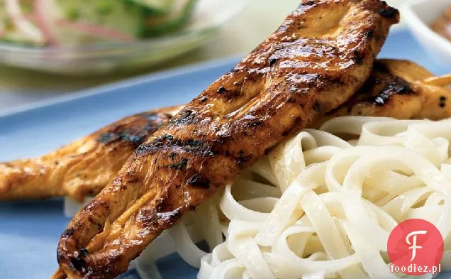 Sate z kurczaka w sosie orzechowym