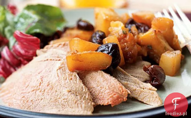 Pieczona kaczka z pieczonym kompot owocowym