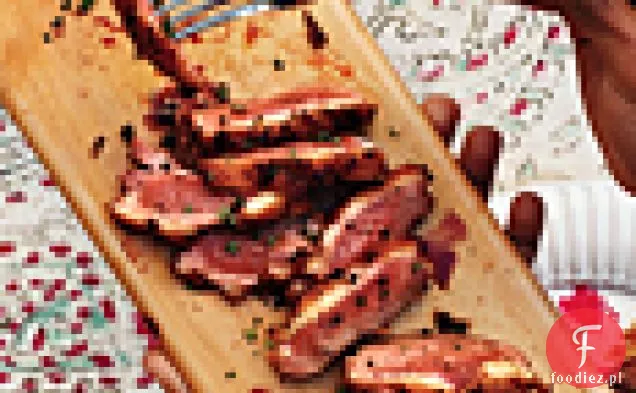 Pierś z kaczki pieczona w pieprzu z grillowanymi śliwkami