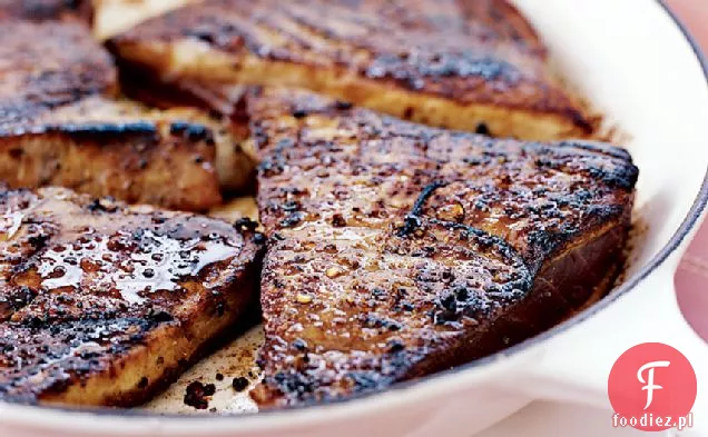 Pieprzny Tuńczyk z sałatką ziemniaczaną z koperkiem