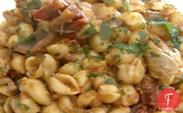Confit z kaczki i suszonych pomidorów na makaronie