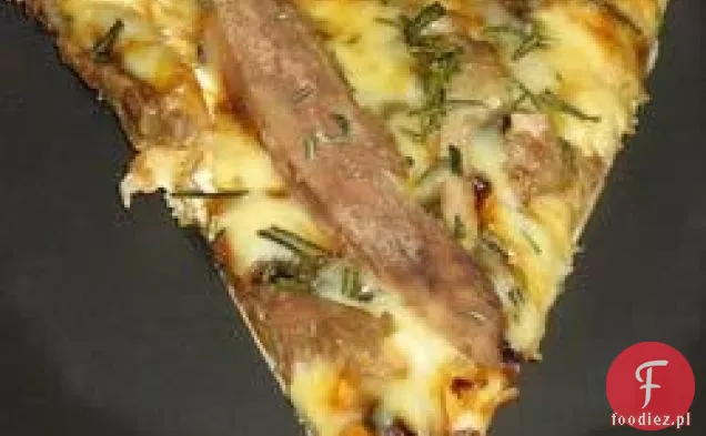 Pizza Z Kaczką I Fontiną Z Rozmarynem I Karmelizowaną Cebulą
