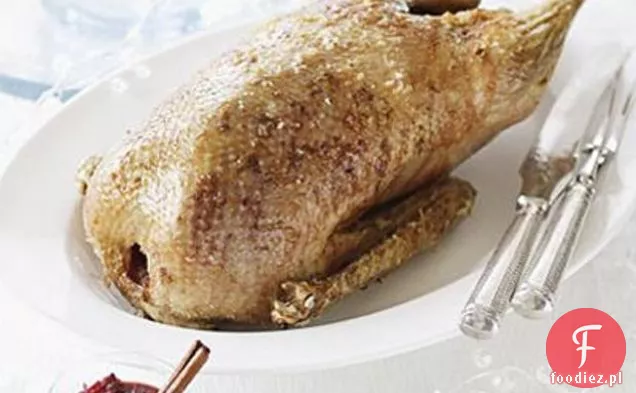 Pieczona Gęś Z Sosem Z Wiśni I Czerwonego Wina