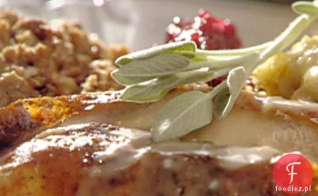 Pieczony indyk z masłem szałwiowym