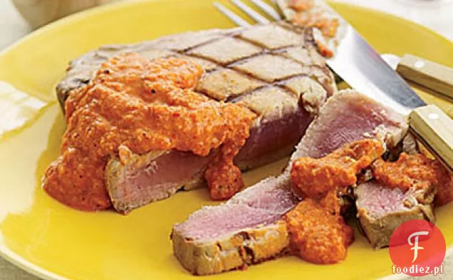 Grillowany Tuńczyk z sosem Romesco wędzono-migdałowym