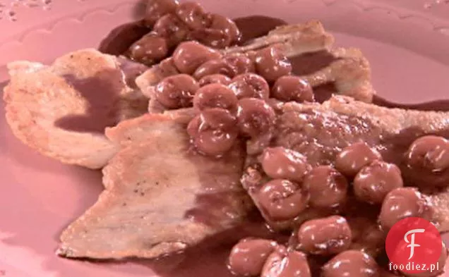 Kotlet z indyka z tartym sosem wiśniowym