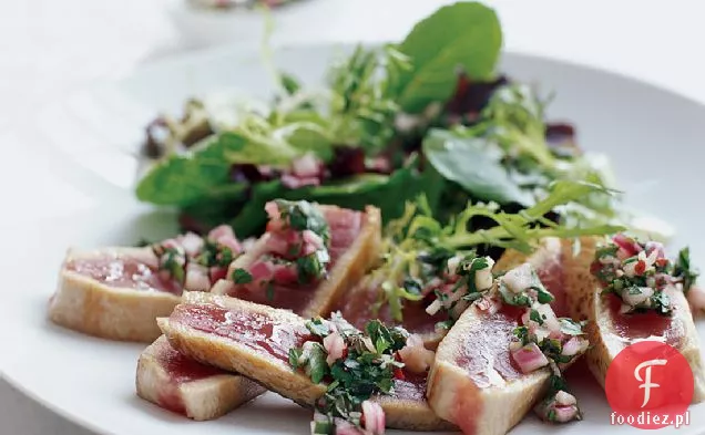 Zapiekany Tuńczyk z sosem Chimichurri i zieleniną