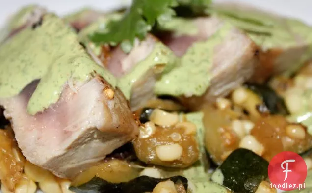 Zapiekany Tuńczyk z sosem jogurtowym z kolendry i Haszem ze słodkiej kukurydzy