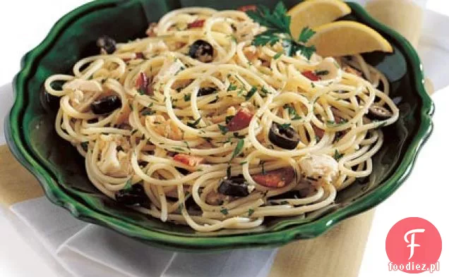 Spaghetti z małżami, tuńczykiem i boczkiem