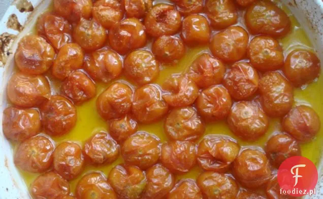 Włoska Sałatka Z Tuńczykiem, Białą Fasolą I Pieczonym Pomidorem