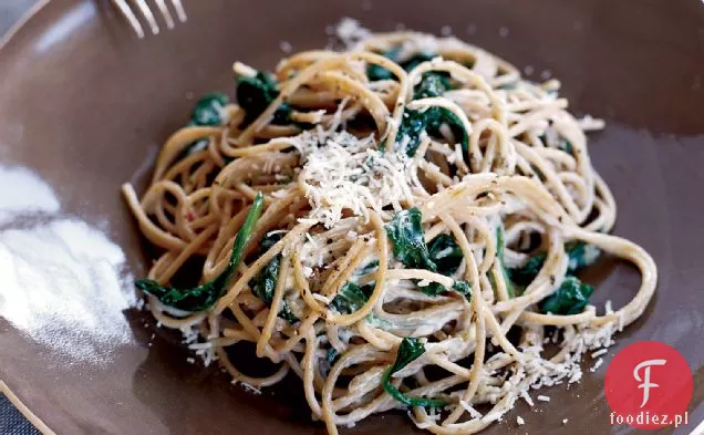 Spaghetti z cytryną, Chile i kremowym szpinakiem