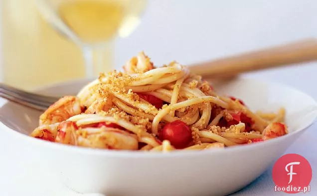 Pikantne spaghetti z krewetkami i pomidorami