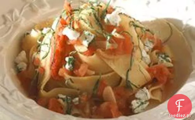 Pappardelle z czosnkiem i suszonymi pomidorami