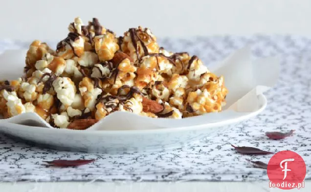 Popcorn z masłem toffi {z ciemną czekoladą i solonymi orzechami}