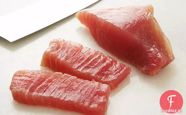 Marynowany Tuńczyk z awokado, Chilli i ogórkiem