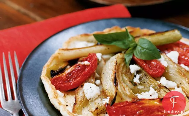 Omlet z białymi jajkami z pieczonymi warzywami