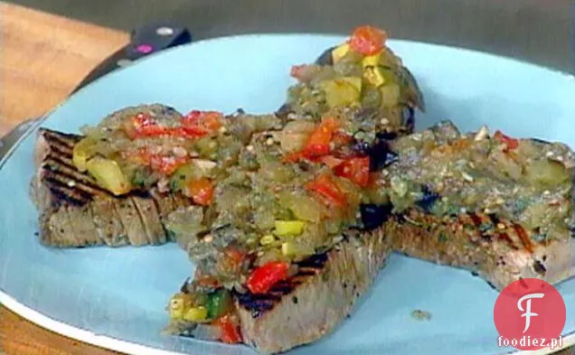 Rozmaryn grillowane steki z tuńczyka z bakłażanem i cukinią
