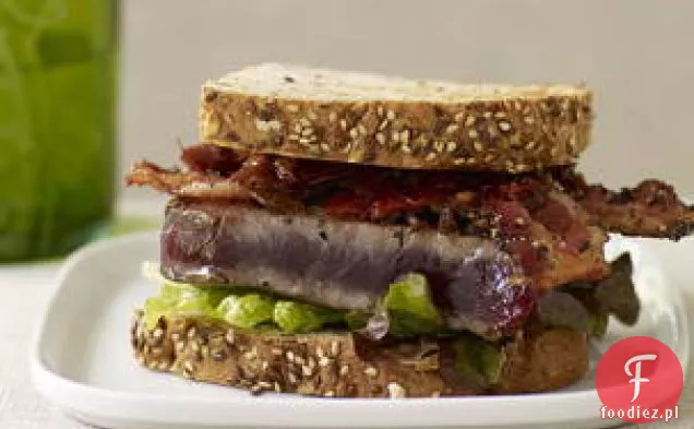 Kanapki Bltt (boczek, sałata, dżem pomidorowy i stek z tuńczyka)