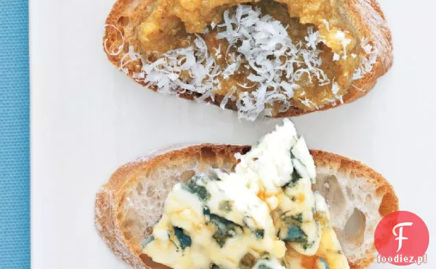 Bruschetta z serem pleśniowym i miodem