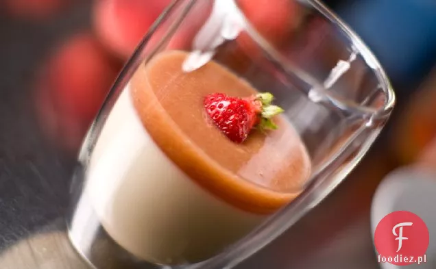 Miodowy Jogurt Panna Cotta Z Puree Z Białej Brzoskwini