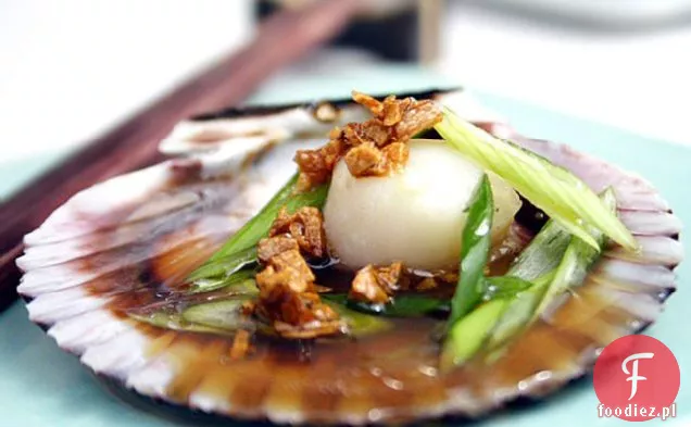 Przegrzebki Gotowane Na Parze Z Sosem Sojowym I Olejem Czosnkowym