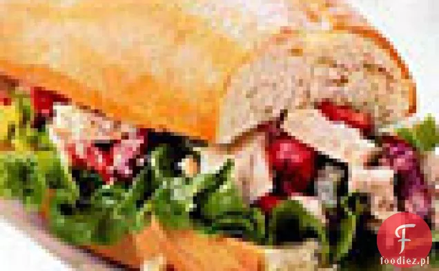 Kanapka z sałatką z tuńczyka i oliwek