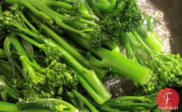 Przepis na broccolini w stylu azjatyckim