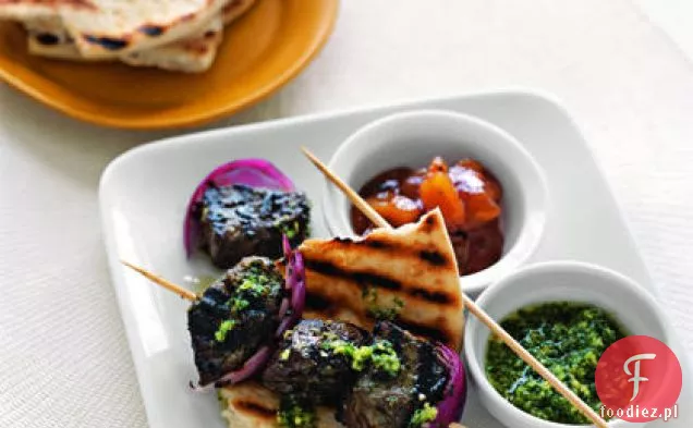 Kebaby wołowe po indyjsku z sosem kolendrowym