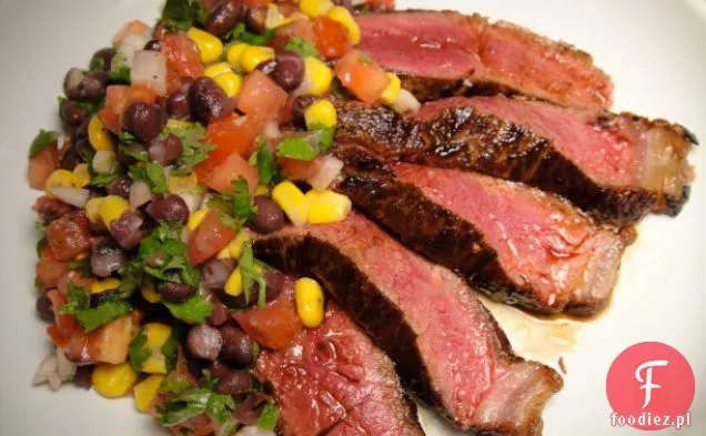 Ugotuj książkę: stek z czarnej fasoli, kukurydzy i kolendry