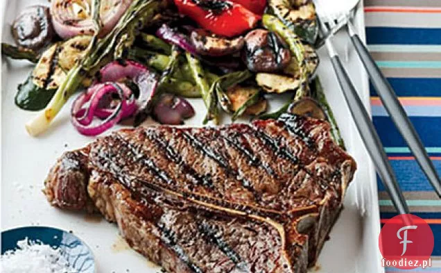 Grillowany stek Porterhouse z letnimi warzywami