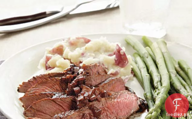 Stek z polędwicy z Merlotem-redukcja balsamiczna