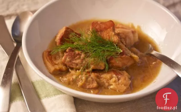Łopatka wieprzowa duszona na cydrze z koprem włoskim i jabłkiem