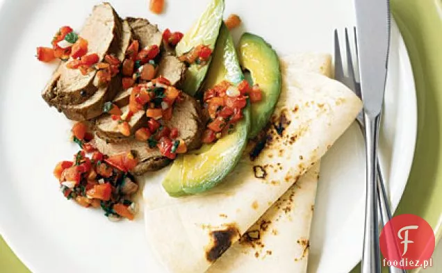 Polędwiczki wieprzowe pieprzone z salsą pomidorowo-miętową